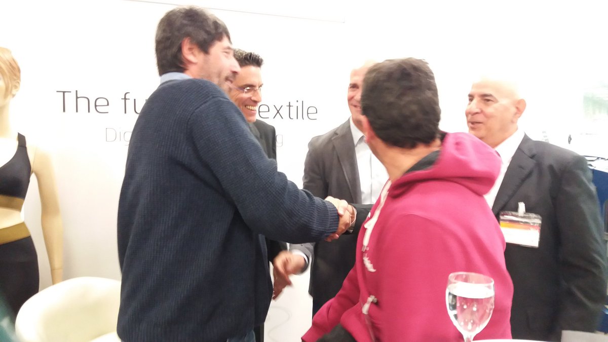 QuantiaSolutio1's tweet image. Van llegando mas invitados @QuantiaSolutio1 agenda estimulante para el dia d hoy #launchquantiasolutions #kornit #impresiondigitaltextil