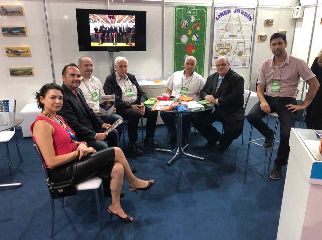 Loriel_Chicos's tweet photo. Estamos participando de la Expo Abrin en San Pablo 🇧🇷. Gracias @CamaraDelJugueT y @jugbnitz por esta enorme oportunidad de dar a conocer nuestros productos en el exterior. @lorenapaglieri https://t.co/U5wusUXKyU