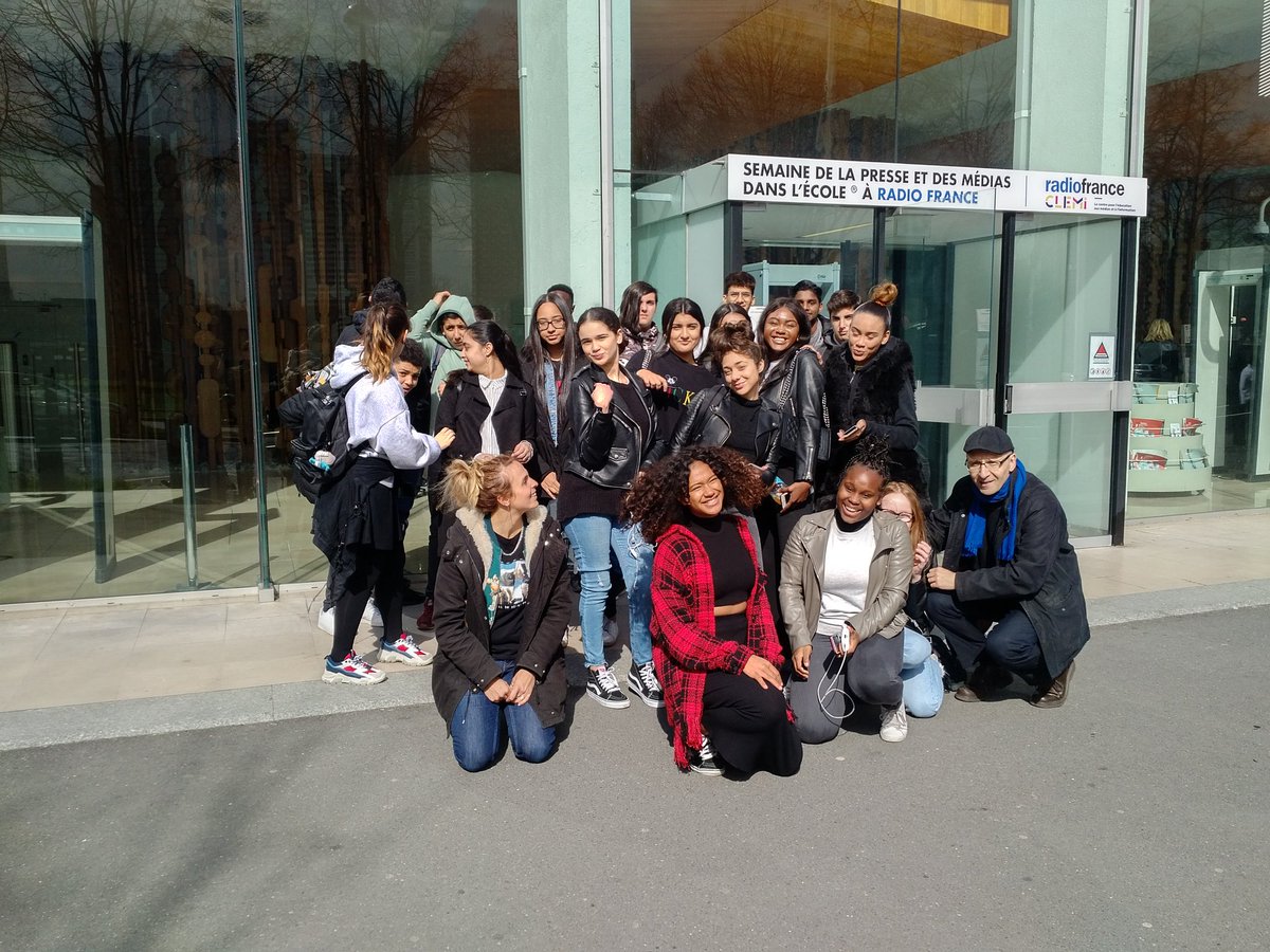 CdiGBraque's tweet photo. #2GA2 #1ES1 et #1S1 du #LPOGeorgesBraque @0950666h sont au #studio104 de la @Maisondelaradio pour assister en direct à l'émission Mouv'13 ACTU . #SPME2019 #SPME2019RF #EMI @LaSpme @DocVersailles @acversailles @CdiGBraque https://t.co/pWrNqUyclE https://t.co/7WfwrdzI7V