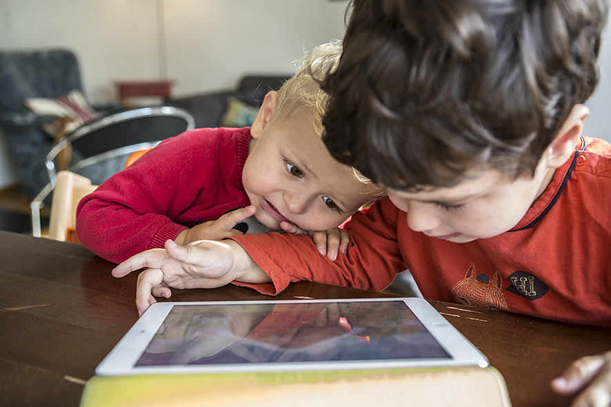 jugendundmedien's tweet photo. In so gut wie jeder kostenlosen und auch in neun von zehn Bezahl-Apps für Kinder gibt es unterbrechende und manipulierende Werbung, selbst Lern-Apps sind verseucht damit. Problematisch sind zudem die In-App-Käufe und der Datenhunger mancher Anwendungen. https://t.co/n28lAIeBos https://t.co/RSl7dfumPj