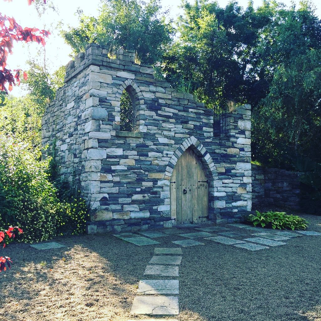 CreativeGarden8's tweet photo. A wedding garden we created for a client over 8yrs ago, still looking fresh 👌😍
Why not contact us to arrange a FREE quotation: https://t.co/BgFP5DVBlO
#BespokeGardenSolutions #Ireland #creativegardens #gardendesign https://t.co/ZrwOlhvxIN