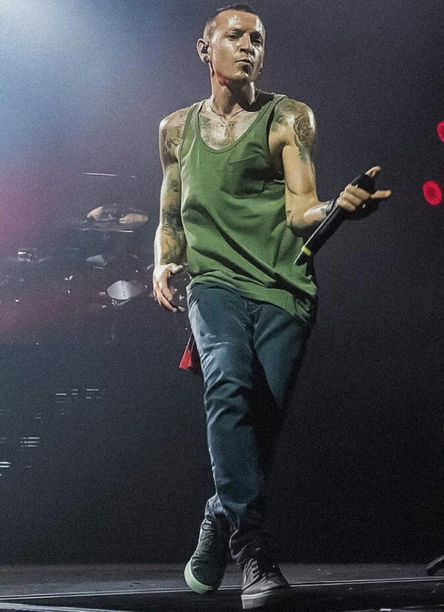 JuleMelody's tweet photo. #HappyBirthdayChester my sweet angel 🤘🎤🎂

U showed me the way that was right for me &amp; u give me strength when I don't have any more.
You are forever in my heart, I miss you💔

Celebrate this day&amp;don't be sad!He is with us as long as we think about him!❤
#UntilWeSeeUsAgain https://t.co/AFIbhkDHTE