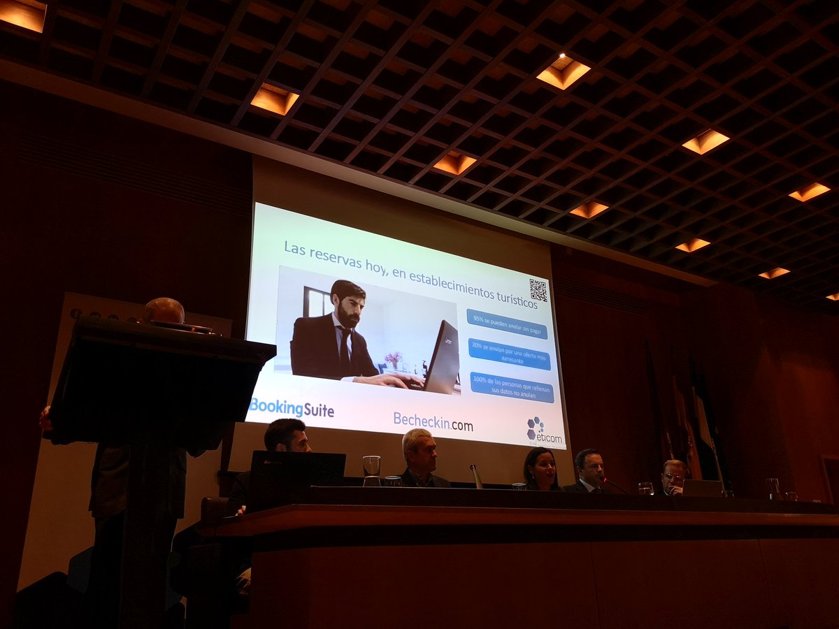 JJBocarando's tweet photo. La Directora Comercial de @becheckin, @Amaliadeljunco, contando qué hacen en Movilidad Sostenible y Conectada en la Jornada de @Eticom_com sobre #MovilidadElectrica en Cádiz.
#MovilidadSostenible https://t.co/3Ng4vIryR3