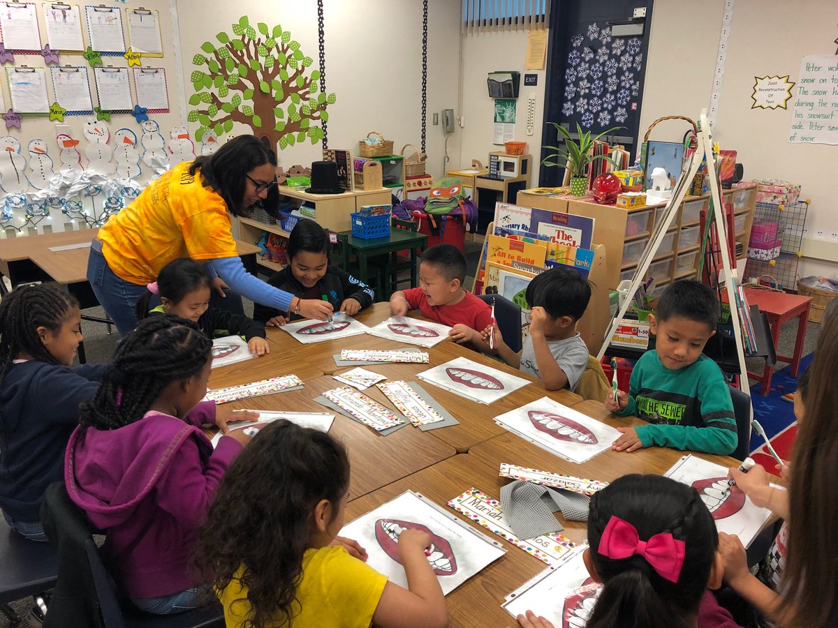 ChemwithClick's tweet photo. Tiger Smiles at King was amazing! π Our Edison students were phenomenal! So proud! In the last two years we have reached about 1,000 kindergartners! #dobetter #bekindbeatiger @ecityservices @Ecity_News @fresnounified https://t.co/H6UTzZeEfu