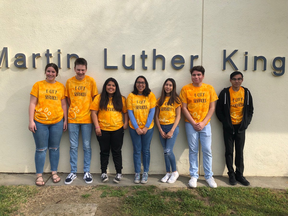 ChemwithClick's tweet photo. Tiger Smiles at King was amazing! π Our Edison students were phenomenal! So proud! In the last two years we have reached about 1,000 kindergartners! #dobetter #bekindbeatiger @ecityservices @Ecity_News @fresnounified https://t.co/H6UTzZeEfu