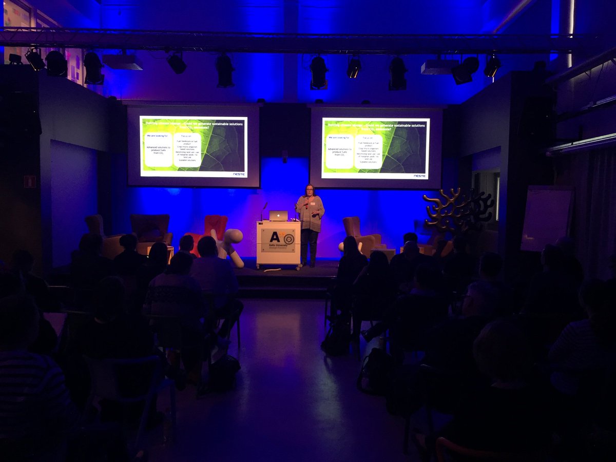 CloseLoopTeam's tweet photo. @NesteSuomi presenting #CircularEconomy challenge to students: Fuel from CO2. @SynbioFi @AaltoUniversity @VTTFinland @SitraFund https://t.co/Ox2LbwECBT
