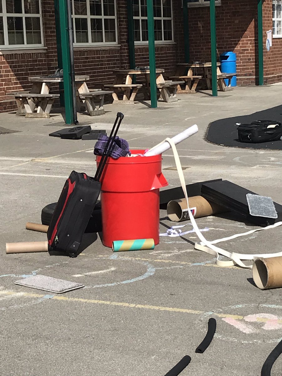 MrCourt123's tweet photo. Sun out, scrap out! Calm before the storm. It’s having such a positive impact on lunchtimes!! @ScrapstorePlay @playengland @LoveOutdoorPlay @TheOaklandsBham https://t.co/jsgRdZEKIe