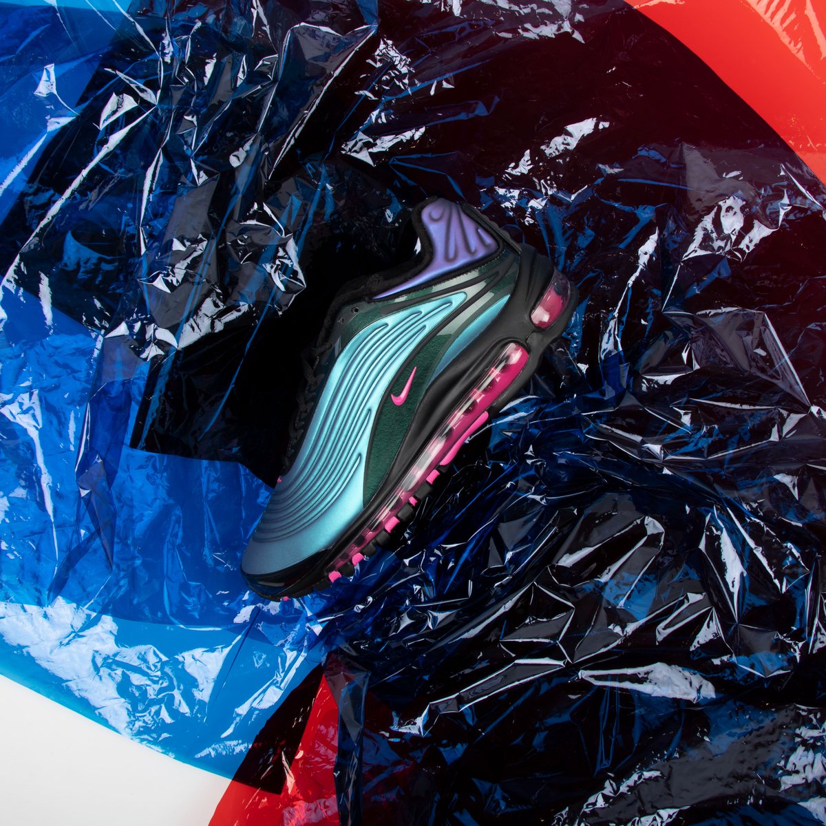 FOOTDISTRICT's tweet photo. Happy Spring Equinox! Wake up to a new season of iridescent light & color!
@Nike brings us the "Throwback Future Pack" -- here tomorrow, March 21st, at 9am CET online & 11am in stores: https://t.co/pVR4Bvu5c7
#nike #airmax #throwbackfuture #footdistrict https://t.co/iG70wWIsoc