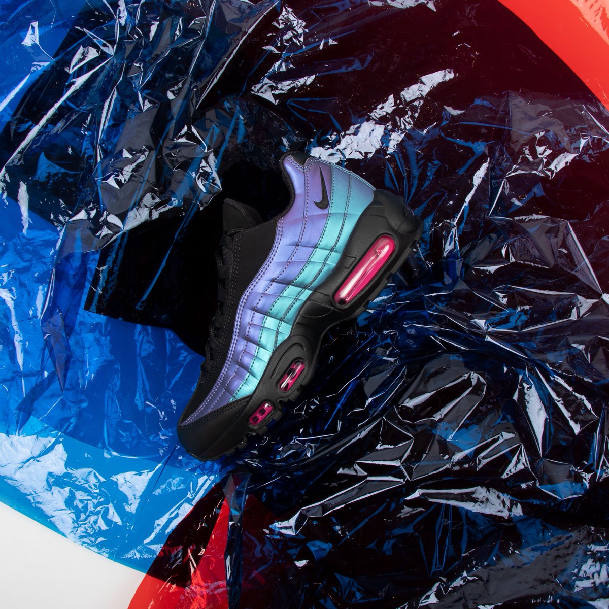 FOOTDISTRICT's tweet photo. Happy Spring Equinox! Wake up to a new season of iridescent light & color!
@Nike brings us the "Throwback Future Pack" -- here tomorrow, March 21st, at 9am CET online & 11am in stores: https://t.co/pVR4Bvu5c7
#nike #airmax #throwbackfuture #footdistrict https://t.co/iG70wWIsoc
