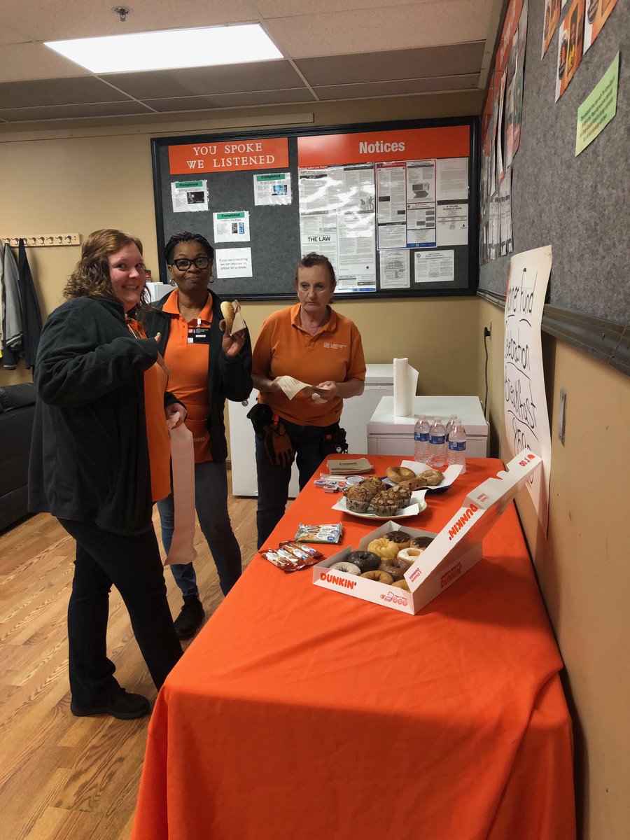 Thedepotguy's tweet photo. Team Mante and stores 1116 and 8580 celebrating 100% Homer Fund participation! #ISupportTHD #HomerFund @shodgson16 @HartleyDouglas https://t.co/ltXRJ660L8