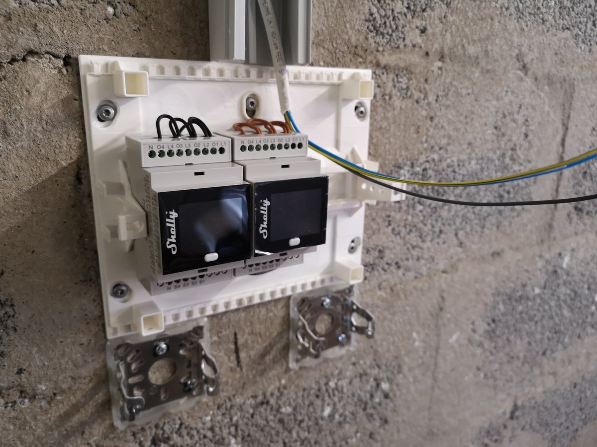 bastelgarage's tweet photo. Die Elektrische Installation in der neuen Produktion ist soweit fertig :-). Natürlich setzen wir auch unsere Produkte selber wie denn Shelly 4pro:
https://t.co/ygbR6wyKvG

#Shelly #IOT #automation #shellycloud #homeassistant #iobroker https://t.co/fR6jrOmV1e