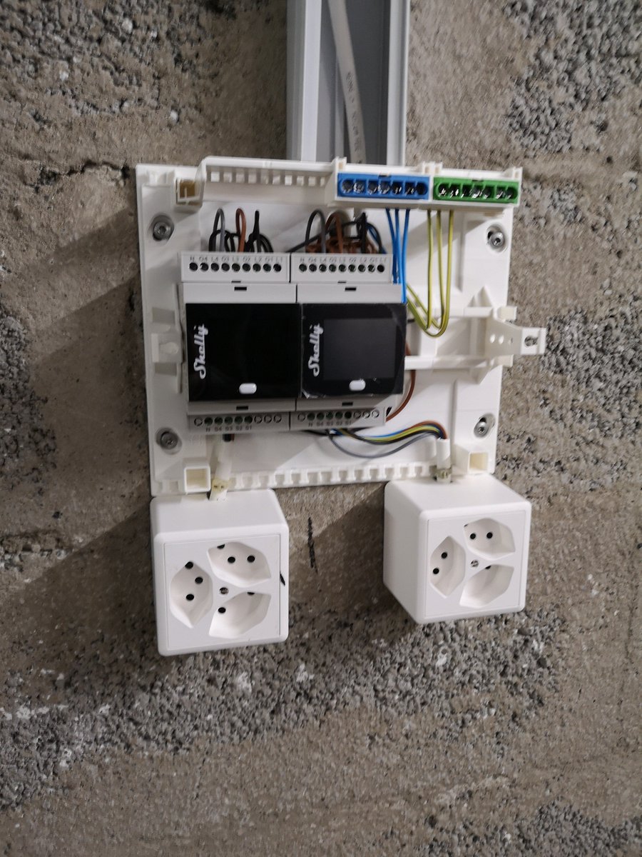 bastelgarage's tweet photo. Die Elektrische Installation in der neuen Produktion ist soweit fertig :-). Natürlich setzen wir auch unsere Produkte selber wie denn Shelly 4pro:
https://t.co/ygbR6wyKvG

#Shelly #IOT #automation #shellycloud #homeassistant #iobroker https://t.co/fR6jrOmV1e