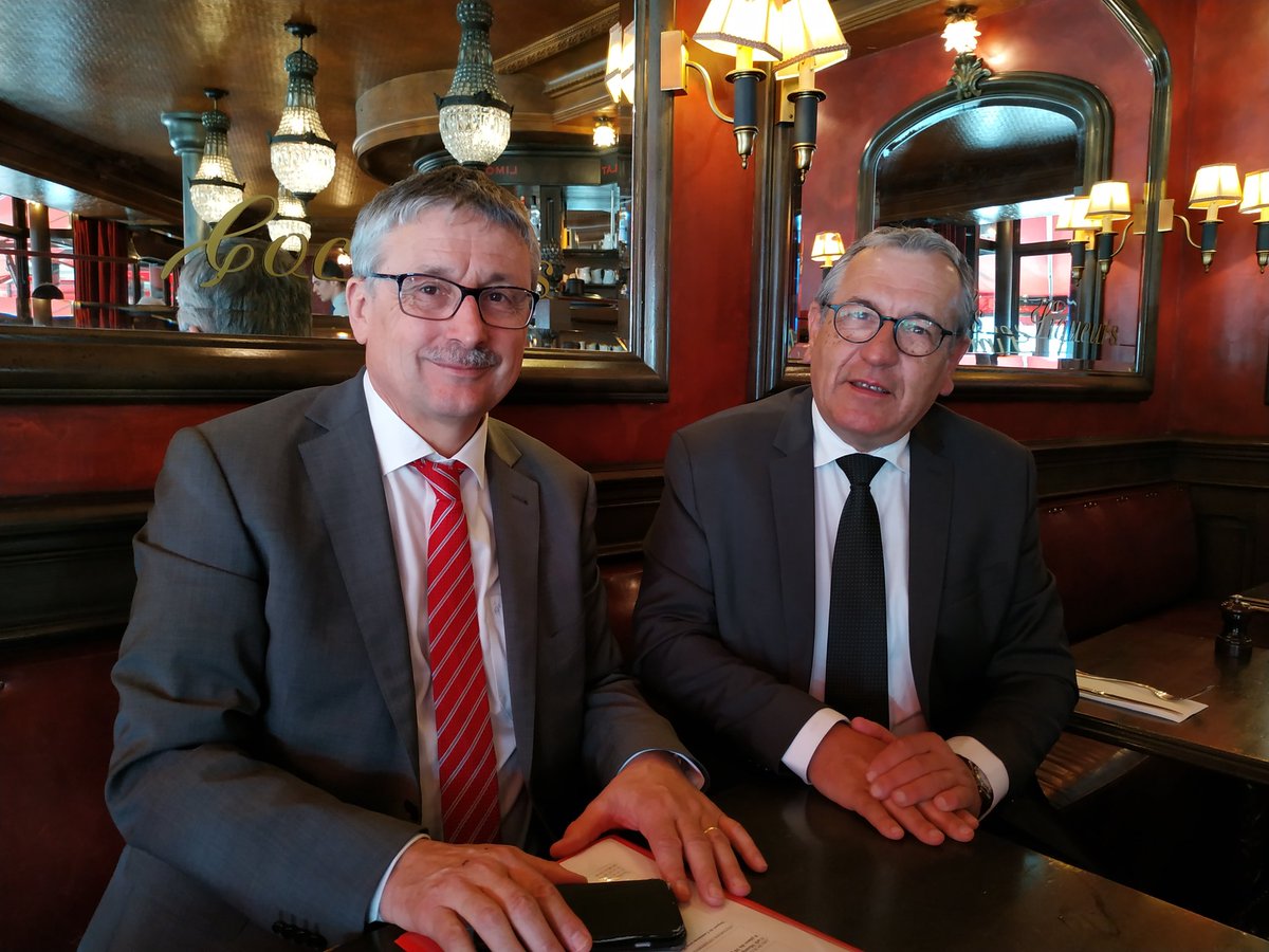 MaurinMarche's tweet photo. Rencontre ce matin avec @PascalCormery Président de la @msa_actu.
Ensemble, nous avons passé en revue les mécanismes d'accompagnement des agriculteurs tant sur le terrain de la prévention que de l'accompagnement des familles quand le drame survient.
#jecontinue https://t.co/teDJZzEVT9