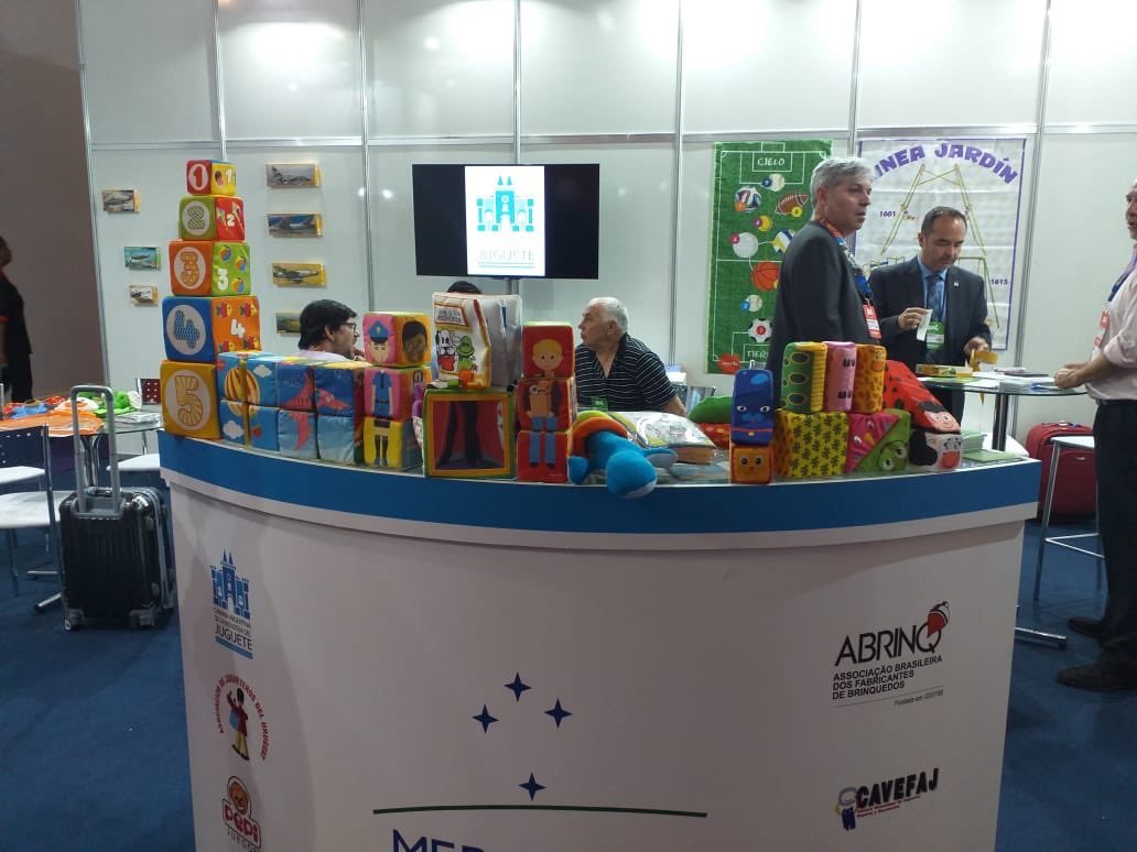 CamaraDelJugueT's tweet photo. La #CAIJ acompañó a las empresas @Loriel_Chicos @MisLadrillos @antexandina @JuguetesLuceri2 y #Modelex en la @feiraabrin exponiendo sus marcas y productos en el stand @mercosur facilitado por la @CamaraDelJugueT y la #ABRINQ 
#Abrin2019 #ArgentinaExporta #CAIJemprende https://t.co/ktLWFnNg4B