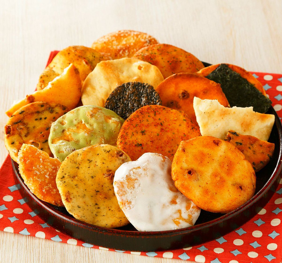 SHIKIBU_Automat's tweet photo. Japan's B-grade sweets‼️(10)
It's Japanese cheap sweets. ⚠️This times's not sweets but snack.

This time's...SENBEI(煎餅, rice crackers)‼️
Yummy‼️😋👍
#Japan #Japanese #JapaneseFoods #LocalSweets #CheapSweets #CheapFood #CheapFoods #Sweets #Rice #RiceCrackers https://t.co/mrJKkY3Kyx