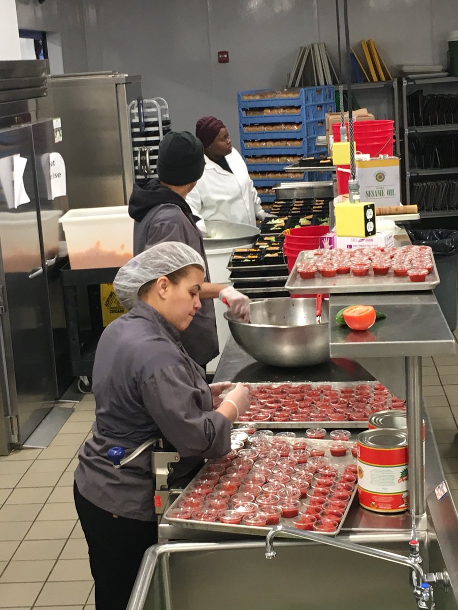 FoodlinkNY's tweet photo. Did you know that 2,000+ NYS afterschool programs serve #AfterschoolMeals &amp; snacks to fuel learning beyond the school day? We're happy to be a part of that! Learn more about CACFP at https://t.co/njja94YwKf #CACFPweek https://t.co/t6MXHP4kHQ