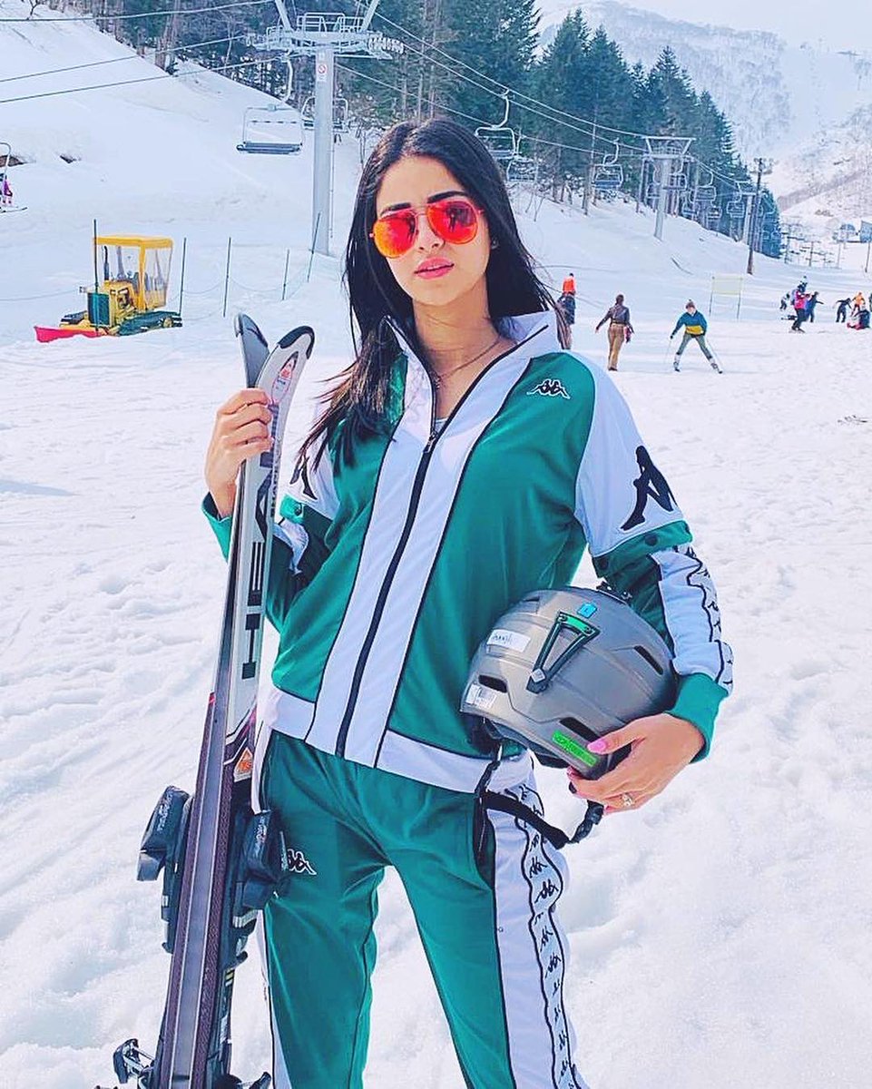 BollyKick's tweet photo. #ananyapanday goes #skiing⛷ in #Japan!!! #bollywood #actors #celebholidaystyle #newbie #bollylove #potd📸 #stylish #young #beauty #watchoutwatchout #starkids https://t.co/HECAKnvzNn