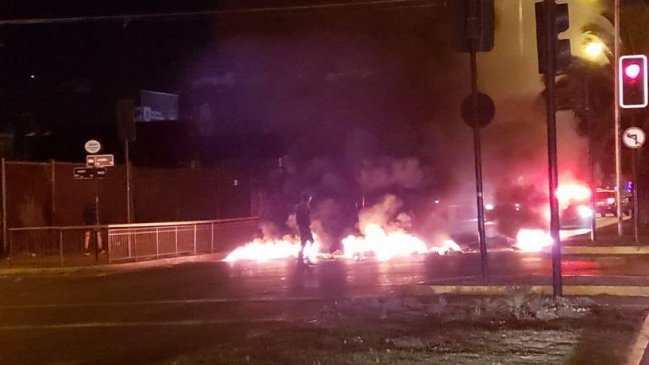 Cooperativa's tweet photo. #Concepción amaneció con barricadas previo a marcha mapuche #EresCooperativa https://t.co/hDET1FC0Xj https://t.co/QWFOILkZXX
