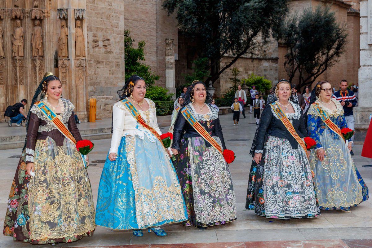AjMislata's tweet photo. #FallesMislata19 | Ja pots vore totes les imatges d'un dels actes més esperats pel món faller, l'#Ofrena de flors. Tota la galeria 📷 👉 https://t.co/IbGeCQt2A0 https://t.co/iECSLNYaWt