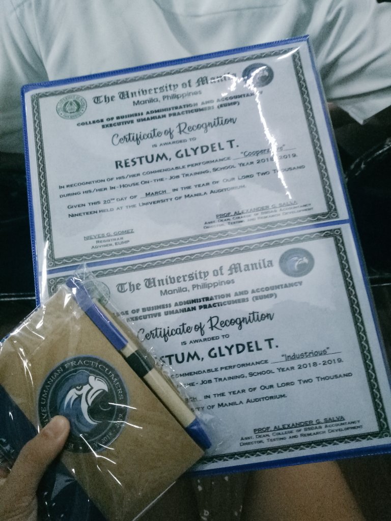 glydlrstm's tweet photo. Executive Umanian Practicumers Recognition 😍💖 thankyouuu for this super unexpected awards 😊❤ #MostIndustrious #MostCooperative 🎉💖 congrats self 😂🎉😘💓 https://t.co/BYB0iO2WVh