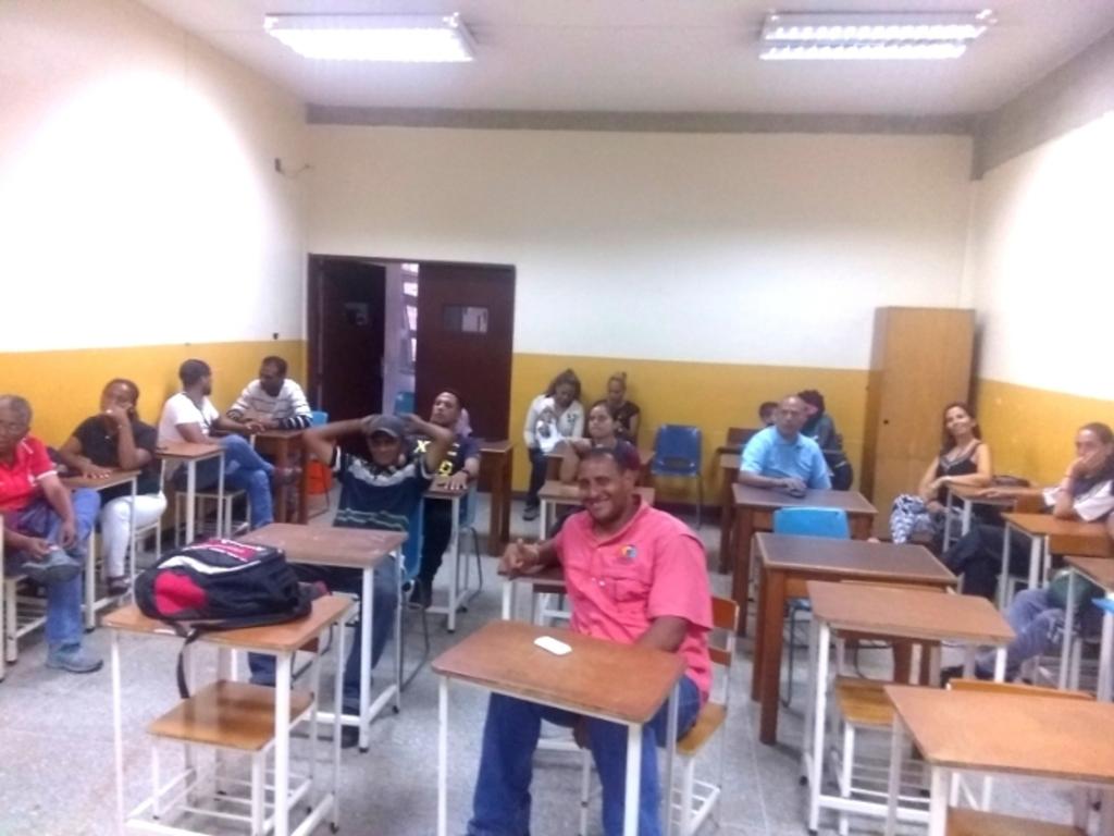 Cirjoeba's tweet photo. @Cirjoeba sigue TRABAJANDO sin descanso en su objetivo de multiplicar, y ayer Martes continuó con sus charlas Técnicas, está vez les tocó trabajar en equipo en cuanto: SITUACIÓNES ESPECIALES, I.R.S, y Faltas Técnicas.... El Baloncesto NO SE DETIENE https://t.co/iwZLyNAXXK