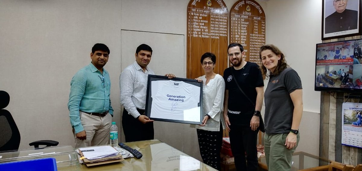 OSCAR_fdn's tweet photo. We had great meeting with @MCGM_BMC’s ‘A’ ward Asst. Commissioner @DighavkarKiran and we wanted to thanks him for allowing @OSCAR_fdn to build #GenerationAmazing community pitch in Colaba. Thanks @DighavkarKiran &amp; @sachin_attarde for all your support! @SCcorporate @sfw_tweets https://t.co/qj1CgkR38p