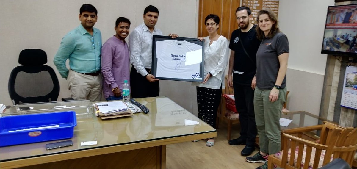 OSCAR_fdn's tweet photo. We had great meeting with @MCGM_BMC’s ‘A’ ward Asst. Commissioner @DighavkarKiran and we wanted to thanks him for allowing @OSCAR_fdn to build #GenerationAmazing community pitch in Colaba. Thanks @DighavkarKiran &amp; @sachin_attarde for all your support! @SCcorporate @sfw_tweets https://t.co/qj1CgkR38p