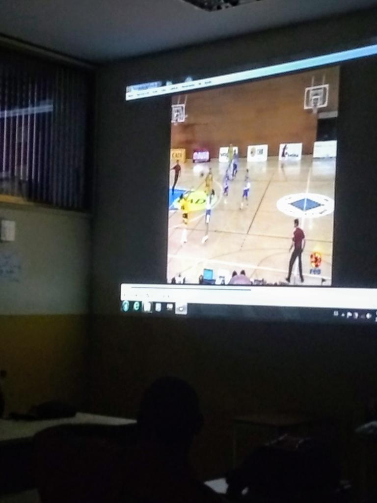 Cirjoeba's tweet photo. @Cirjoeba sigue TRABAJANDO sin descanso en su objetivo de multiplicar, y ayer Martes continuó con sus charlas Técnicas, está vez les tocó trabajar en equipo en cuanto: SITUACIÓNES ESPECIALES, I.R.S, y Faltas Técnicas.... El Baloncesto NO SE DETIENE https://t.co/iwZLyNAXXK