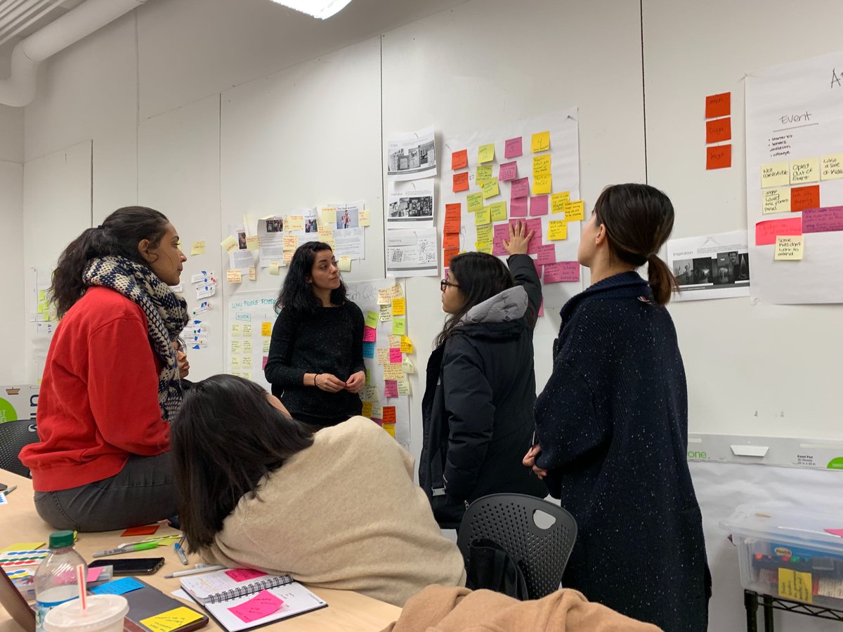 Massart_mdes's tweet image. We have hit the halfway point of the Spring semester. With our research &amp;amp; insights, we are now moving into the solution finding phase of our projects. Candid photo by Professor @ben_little, VP Head of Venture Strategy at Siemens Heathineers #mdes #designthinking #problemfinding