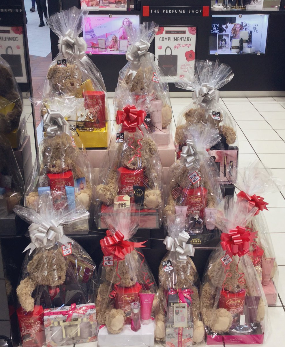 tpswakefield's tweet photo. #NationalFragranceWeek 💕💁🏻👃🏻 @JoanneJswift @FragranceFDN_UK https://t.co/qGgvxN3qYg