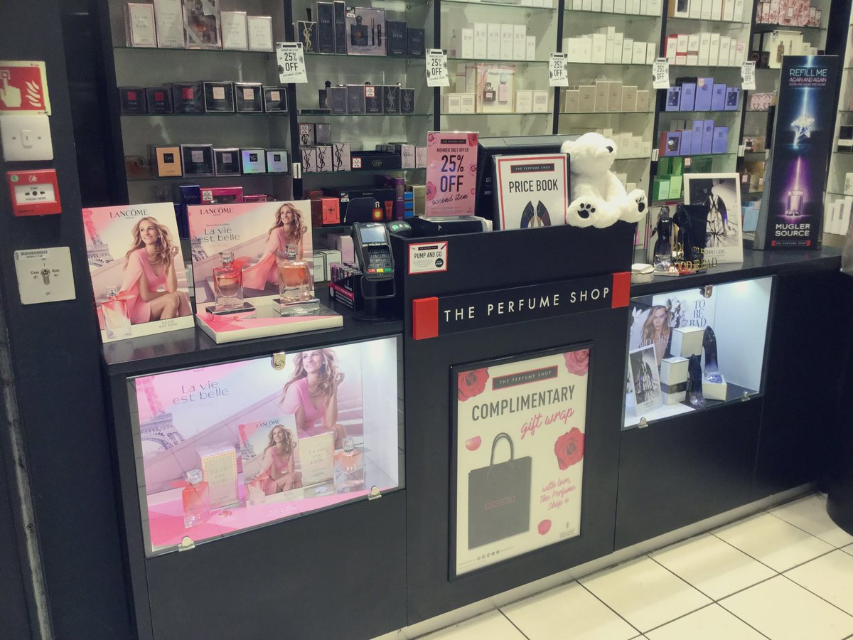 tpswakefield's tweet photo. #NationalFragranceWeek 💕💁🏻👃🏻 @JoanneJswift @FragranceFDN_UK https://t.co/qGgvxN3qYg