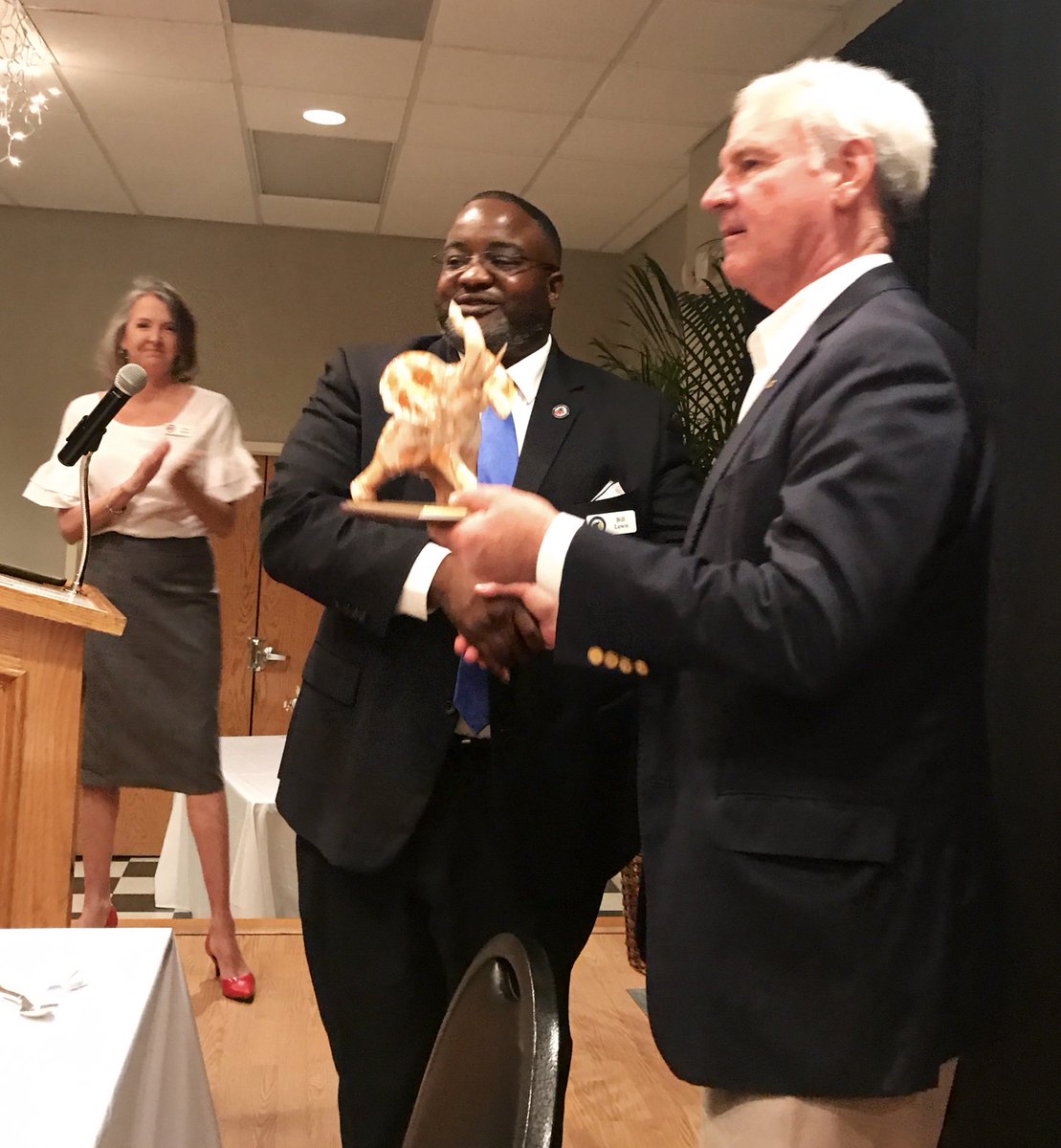 ChairmanLathan's tweet photo. Congrats to @ElmoreGOP who held their 1st Annual Scholarship Banquet for high school students going to college. Packed house to honor 3 outstanding young people. @RepByrne was keynote speaker #alpolitics https://t.co/4LkW8IWDap