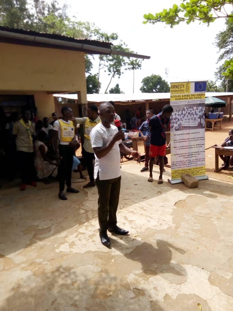 Bokon_Gagnon's tweet photo. Présentation d'Amnesty et son travail avec les #jeunes suivie de lancement de club d'Education aux droits humains et à la réconciliation #EDHR au Lycée Bè Klikamé à Lomé
@AmnestyWARO
@adjevi_lassey
@Beker_djagbasso https://t.co/TBbrq1E63E