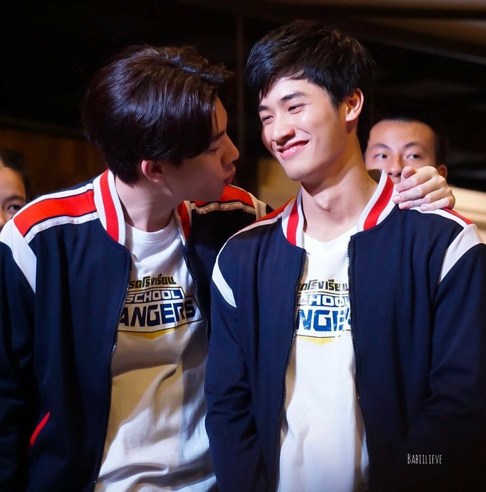 กาลเวลาเปลี่ยนคนก็เปลี่ยน..เปลี่ยนจากเผิงที่ตัวเล็กกว่า มาตอนนี้เผิงตัวใหญ่แซงหน้าไปแล้ว55555 พ่อรึก็ผอมเอาๆ ความอ้วนไปลงพุงโหม้ดด

Cr.ยืมรูปครับ
#tawan_v