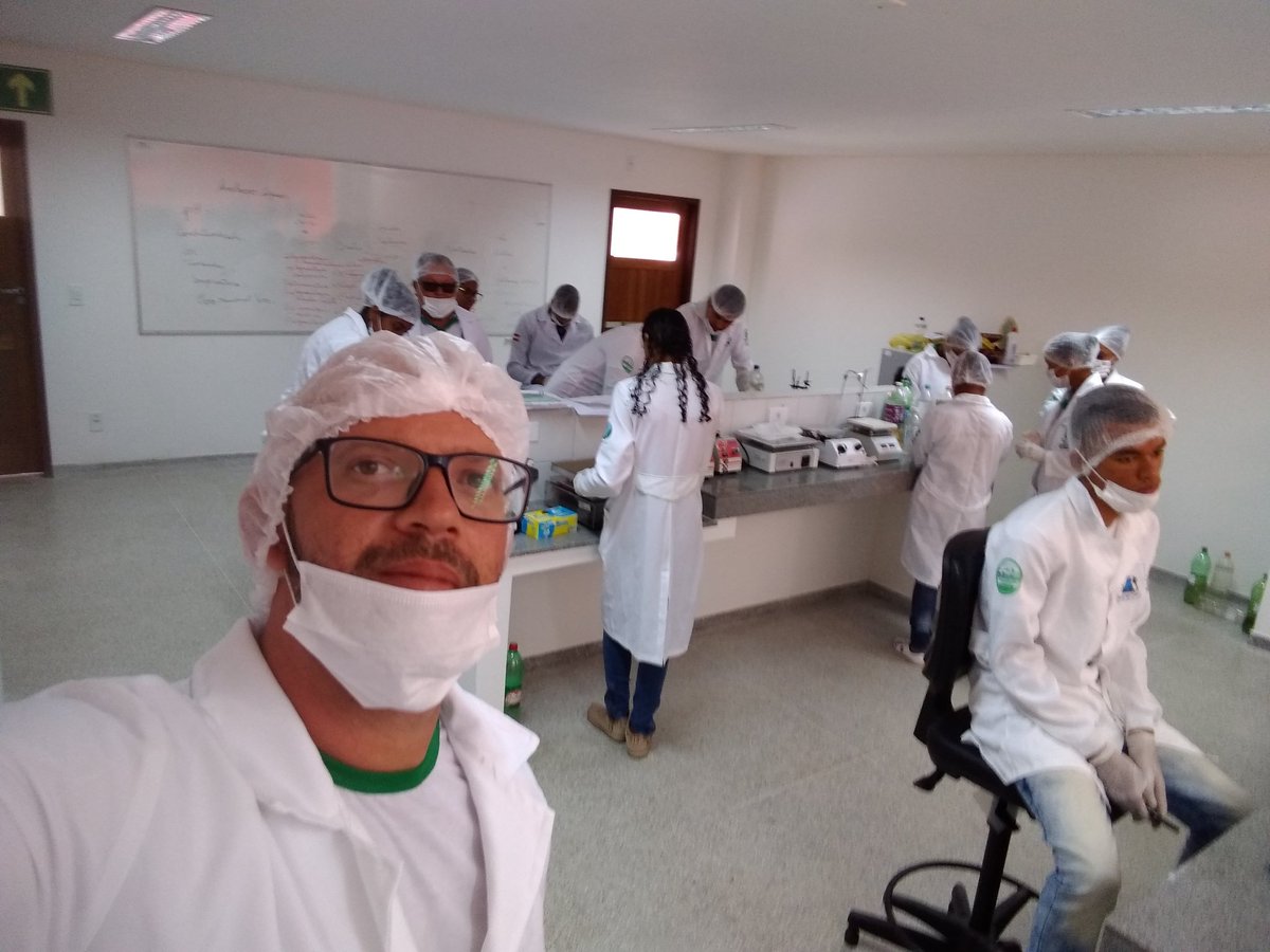 BrunnoFS's tweet photo. Bom dia!!! Aula no laboratório! https://t.co/R4ddIcmciJ