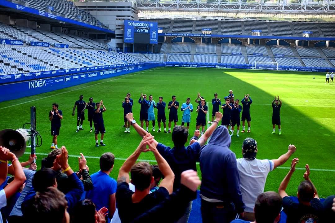 DEFFotos's tweet photo. Entrenamiento previo al derbi temporada 17/18
#symmachiarii #ultrasoviedo #ultras #oviedo #fantics #carlostartiere #realoviedo #rocf1926 #sm94 https://t.co/IiZcQZLb4J