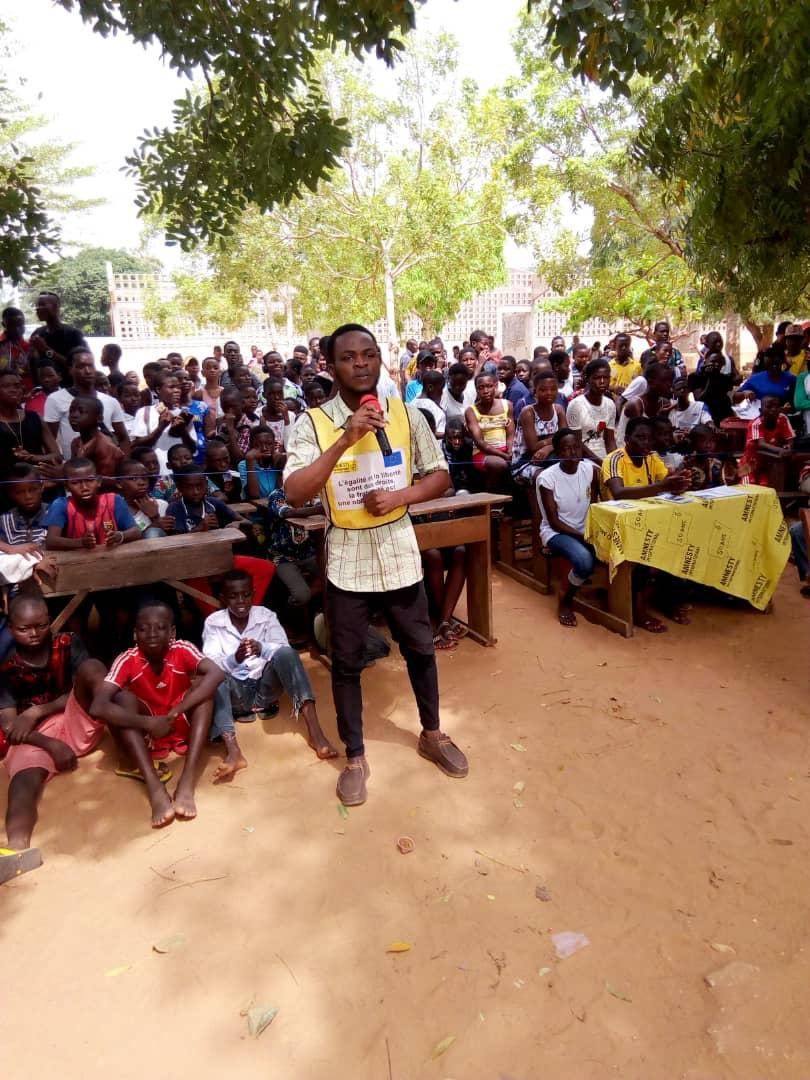 Bokon_Gagnon's tweet photo. Présentation d'Amnesty et son travail avec les #jeunes suivie de lancement de club d'Education aux droits humains et à la réconciliation #EDHR au Lycée Bè Klikamé à Lomé
@AmnestyWARO
@adjevi_lassey
@Beker_djagbasso https://t.co/TBbrq1E63E