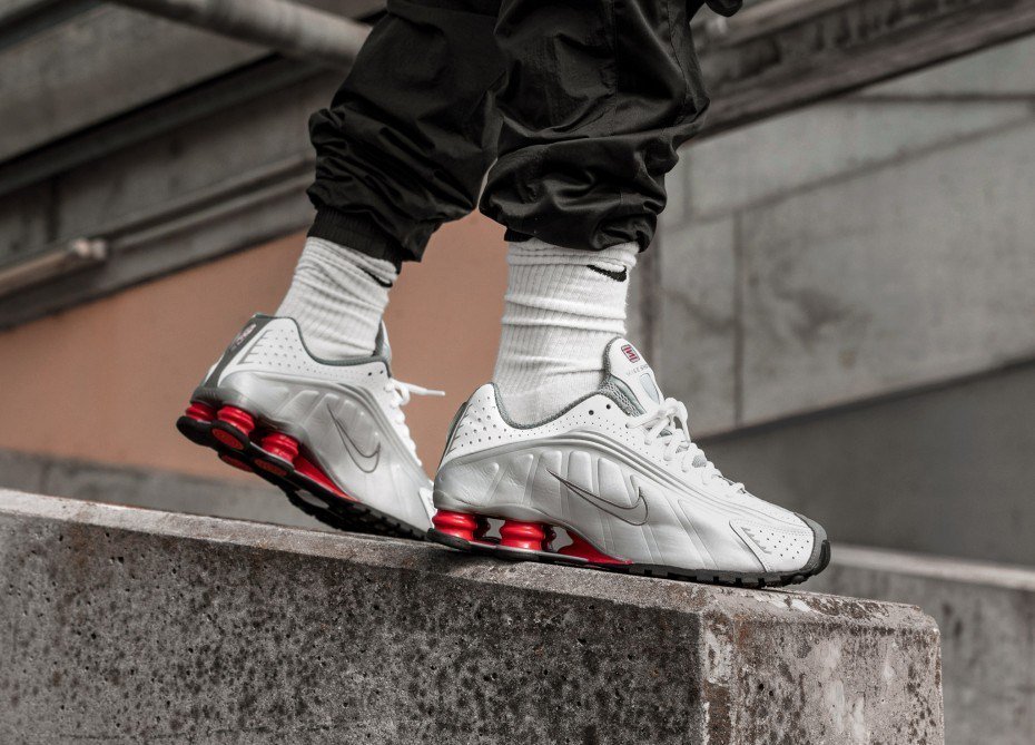 Sneaker Steal on Twitter: "NIKE SHOX R4 “METALLIC SILVER / COMET RED” https://t.co/a93eyKXkfh https://t.co/HwkbrBQlC6" Twitter