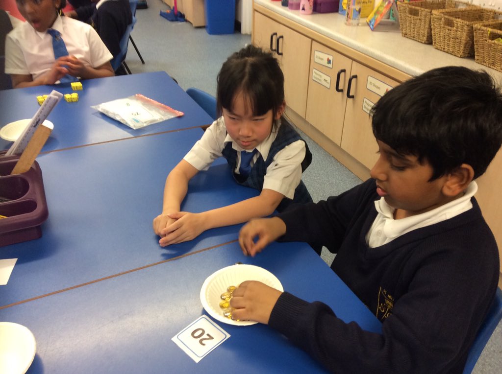 WorldStm's tweet photo. Finding a quarter and 3 quarters of an amount. #Stmmaths #STMReasoning #STMFractions https://t.co/AqcFkwMCo1