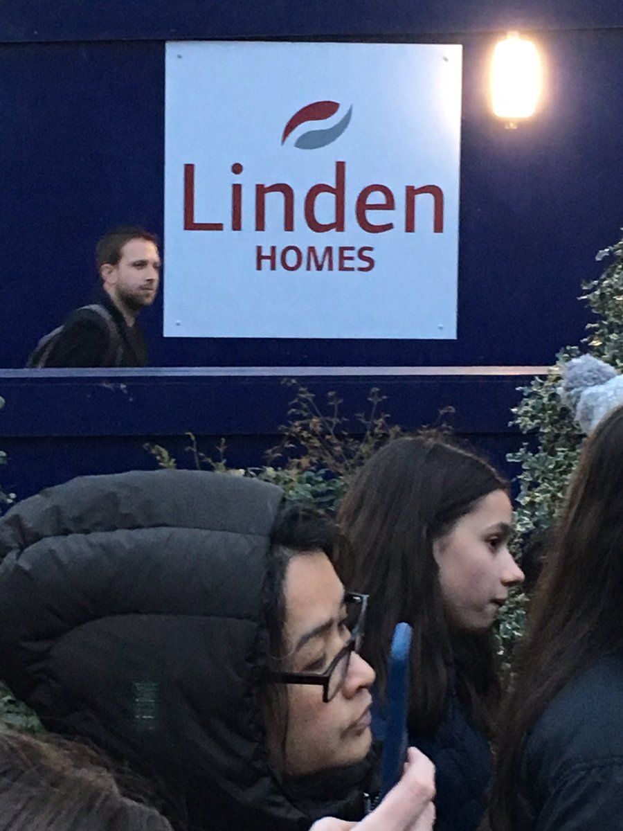 NeilJamesonUK's tweet photo. Great turn out in support of @telcocitizens @LondonCLT campaign to persuade @lindenhomes to release Meeting Rooms #StClementsCLT for community use. Thanks @MayorJohnBiggs for attending & support @CalumDGreen @Dave___Smith @SocietyGuardian https://t.co/5HkySQ5OW2