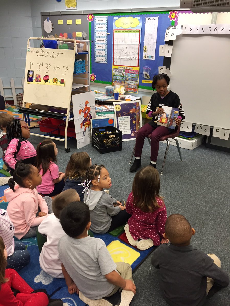 vldavis2017's tweet photo. We loved our guest reader today! Thank you, Audrey! #ccesdukes #Iamcucps https://t.co/7iylhpdb0s