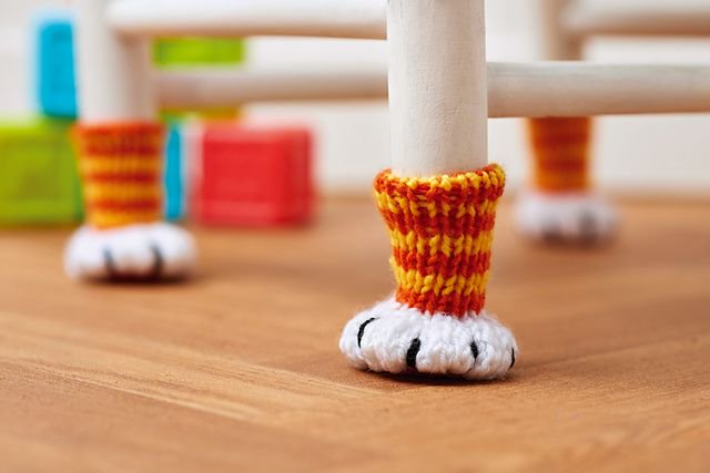 knithacker's tweet photo. An Instant Home Decor Classic - Cat Paws For Chairs Are Real and You Need To Make Them: 👉 https://t.co/Mn6hdJwG63 🐾 #freepattern #knitting #chairsocks #caturday https://t.co/Kof22mMw1k