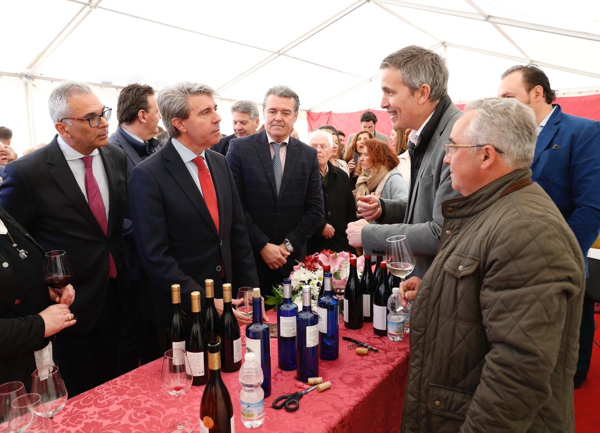 angelgarridog's tweet photo. 🍷 Ampliamos el territorio de nuestra D.O. Vinos de Madrid con la subzona de El Molar, dando respuesta a los productores de la zona y de los once municipios involucrados. El sector vinícola de Madrid es ya referente nacional e internacional. https://t.co/yxKQgp5Fsh