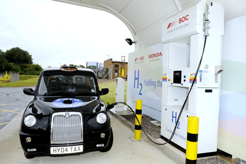 boconline's tweet photo. If you’re at today's @LoCITYUK #FuelsinAction event don’t miss BOC's @GeraintBruton at 1.30pm in seminar room 2 speaking about the future of #hydrogen refuelling. #LoCITY #ulez #cleanfuels #hydrogen https://t.co/qzOKHtwHVp