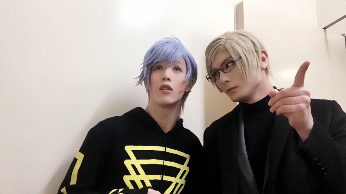 藤田玲 Dustz Ray Mankai Stage A3 Autumn Winter 19 東京凱旋公演5日目 計36公演が無事終了した 観劇ありがとな 監督さん 昨日雪白に眼鏡を取られた御返しに 斑鳩に雪白の髪の毛には三角が隠れてると教えたら直ぐに向かった ほら
