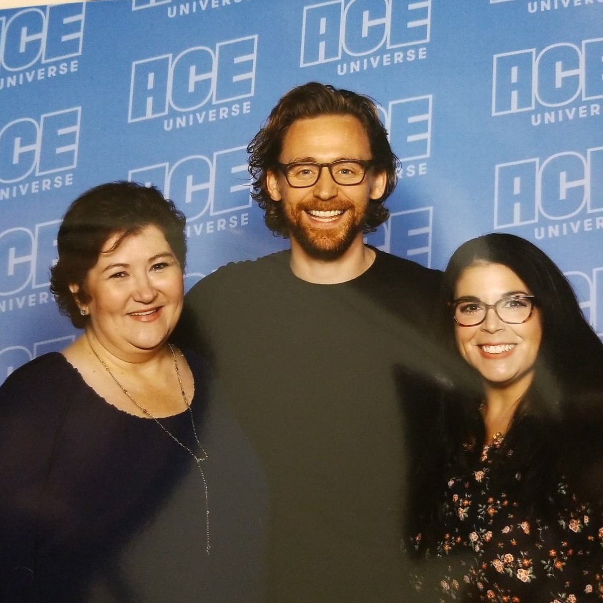 tamlyn68's tweet photo. @HiddlestonSpam @JessicaRedford1 #HiddlesCons
This is my very own #TomHiddleston https://t.co/KR1npmUs3w