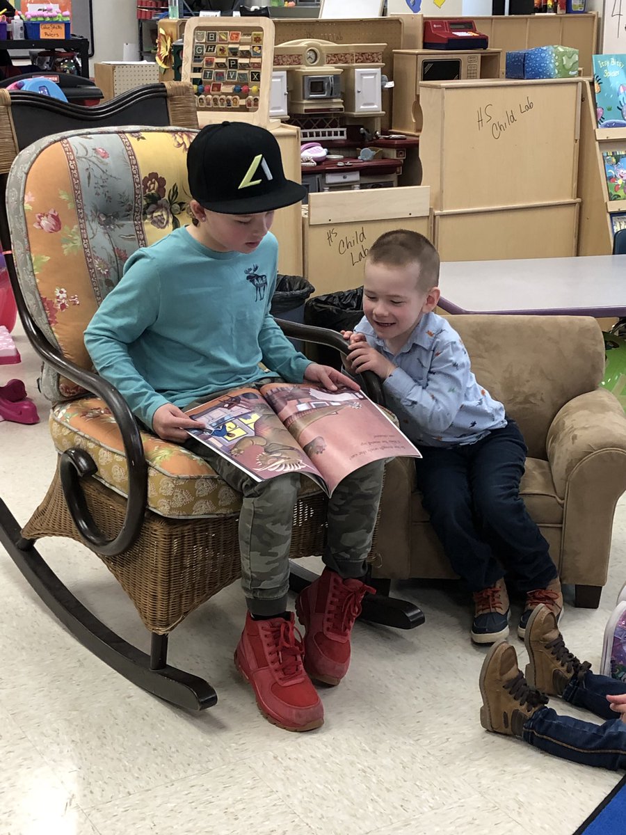 AingenitoFACS's tweet photo. #DalerPride #fpschat @PelechStanley @PaulDefendini @DrJRipley @JenniferJOlsen @FHSDalers Love when a past student comes in before school to read a book to the class, celebrating 🥳 his brother’s birthday! https://t.co/MO7gz9Vf2C