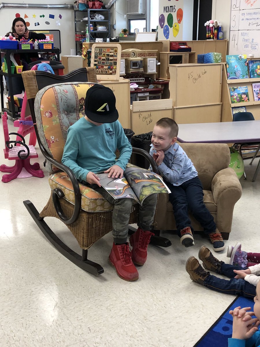 AingenitoFACS's tweet photo. #DalerPride #fpschat @PelechStanley @PaulDefendini @DrJRipley @JenniferJOlsen @FHSDalers Love when a past student comes in before school to read a book to the class, celebrating 🥳 his brother’s birthday! https://t.co/MO7gz9Vf2C