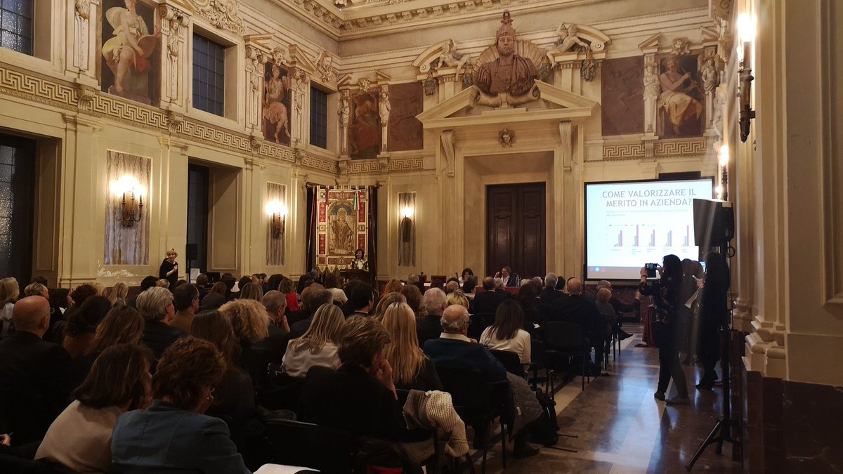 EngineeringSpa's tweet photo. Al premio #MeritoTalento2019 di @ALDAI_Mi per la leadership al femminile, premiata Antonella Moroni di @EngineeringSpa nella categoria “Lancio Nuovi Business". https://t.co/qWfyP5Yefx