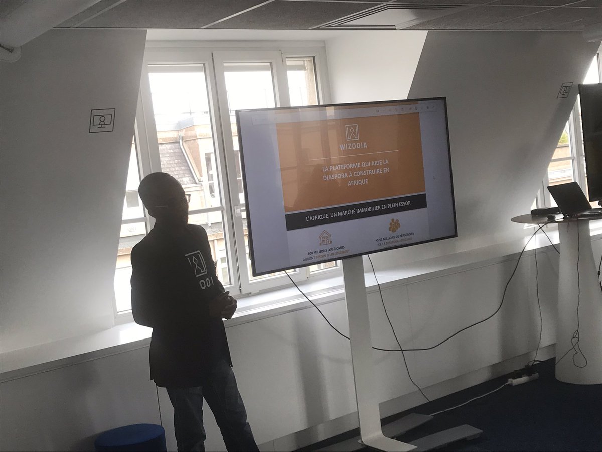 bondinnov's tweet photo. Yao de @Wizodia_Com  présente sa solution qui aide la diaspora à réaliser leurs projets immobiliers en Afrique en toute confiance devant l’@AFD_France. #pitch #startup #innovation #immobilier #afrique https://t.co/UDcAwjsUgJ
